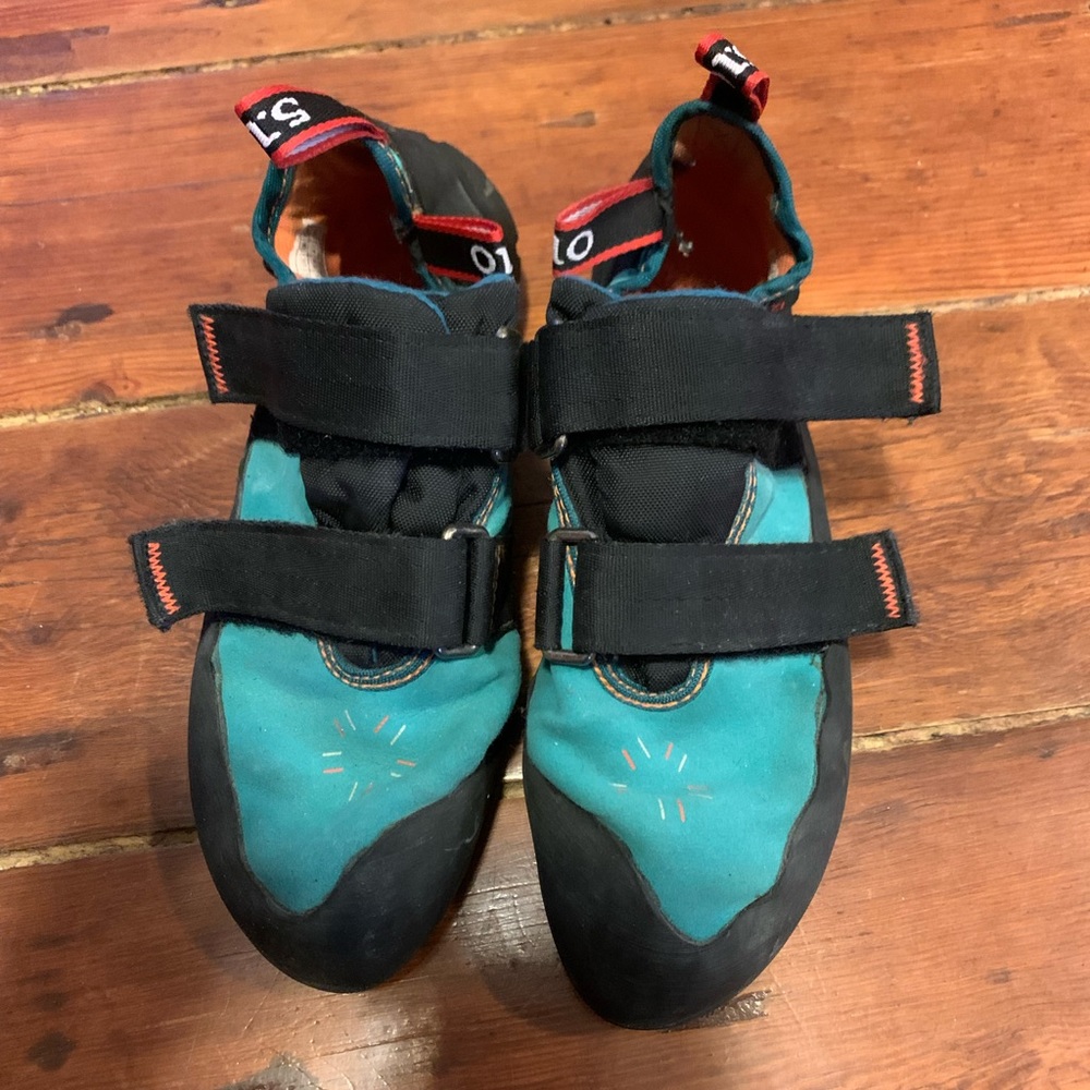 Five Ten Anasazi climbing shoes size  US M 8 US WM 9.5 UK 7 EUR 41